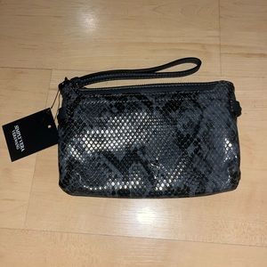 Simply Vera Wristlet